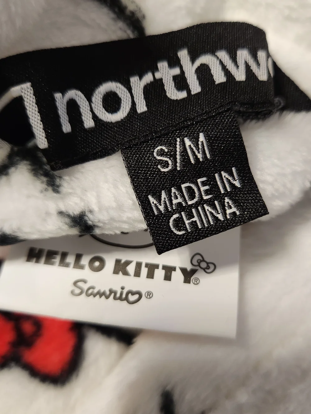 Northwest  Hello Kitty Plush Pajama Set And Robe